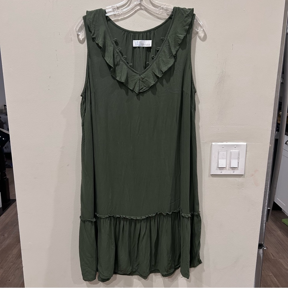 Terra & Sky Ruffled V-Neck green sleeveless sundress.  Size XL
